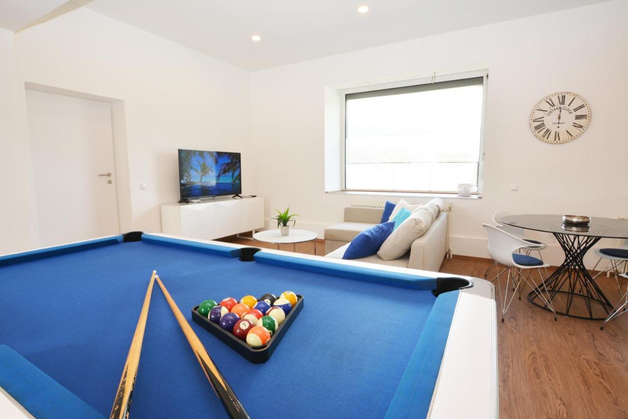 Alpenblick - Modernes Und Grosszuegiges Apartment فيلاخ المظهر الخارجي الصورة