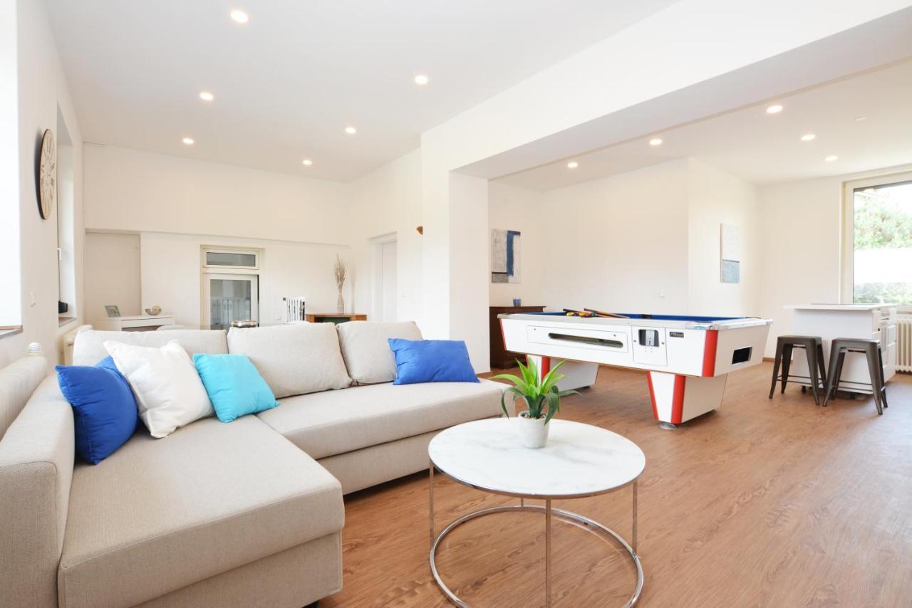 Alpenblick - Modernes Und Grosszuegiges Apartment فيلاخ المظهر الخارجي الصورة